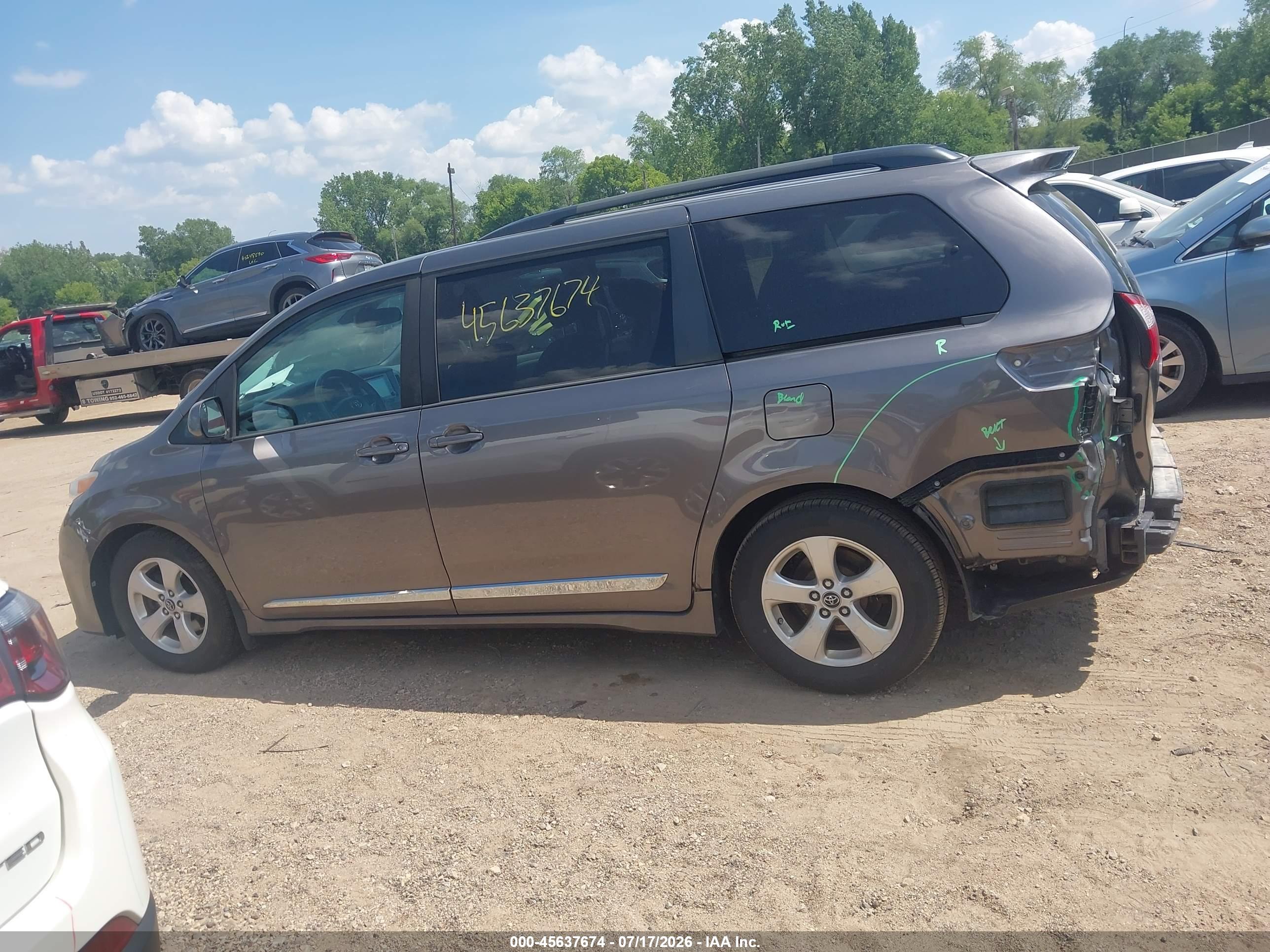 2018 TOYOTA SIENNA LE 8 PASSENGER