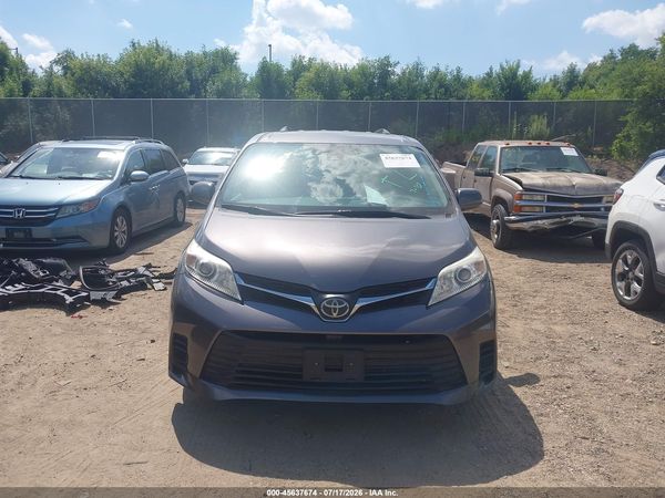 2018 TOYOTA SIENNA LE 8 PASSENGER