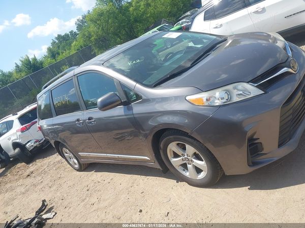 2018 TOYOTA SIENNA LE 8 PASSENGER