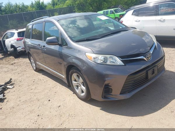 2018 TOYOTA SIENNA LE 8 PASSENGER