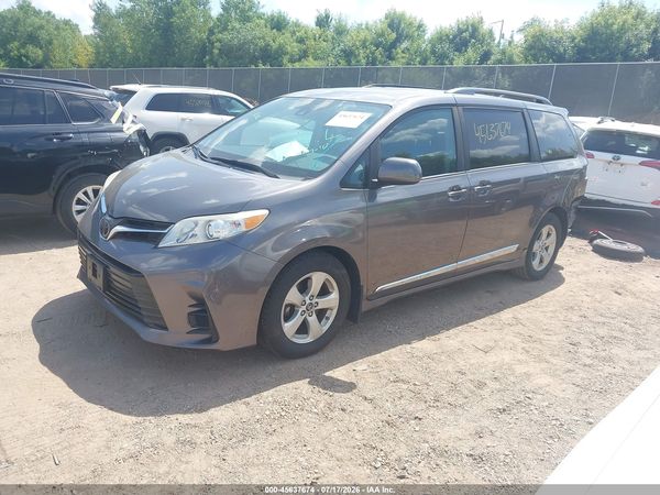 2018 TOYOTA SIENNA LE 8 PASSENGER