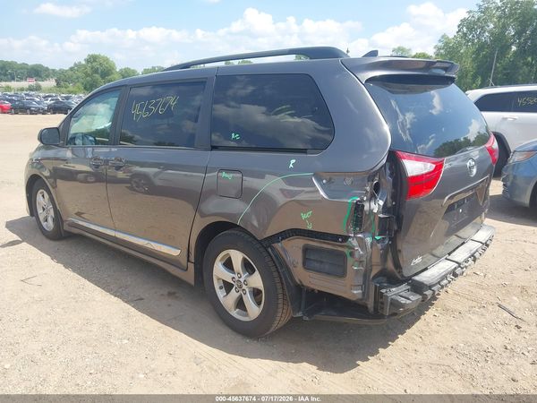 2018 TOYOTA SIENNA LE 8 PASSENGER