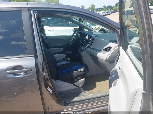 2018 TOYOTA SIENNA LE 8 PASSENGER