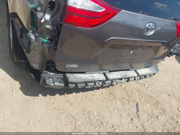 2018 TOYOTA SIENNA LE 8 PASSENGER