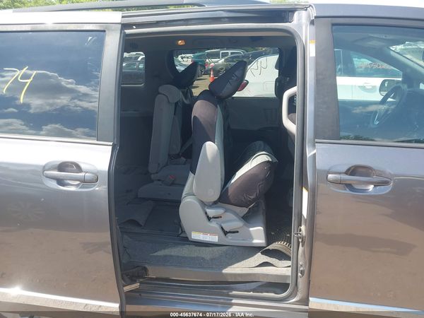 2018 TOYOTA SIENNA LE 8 PASSENGER