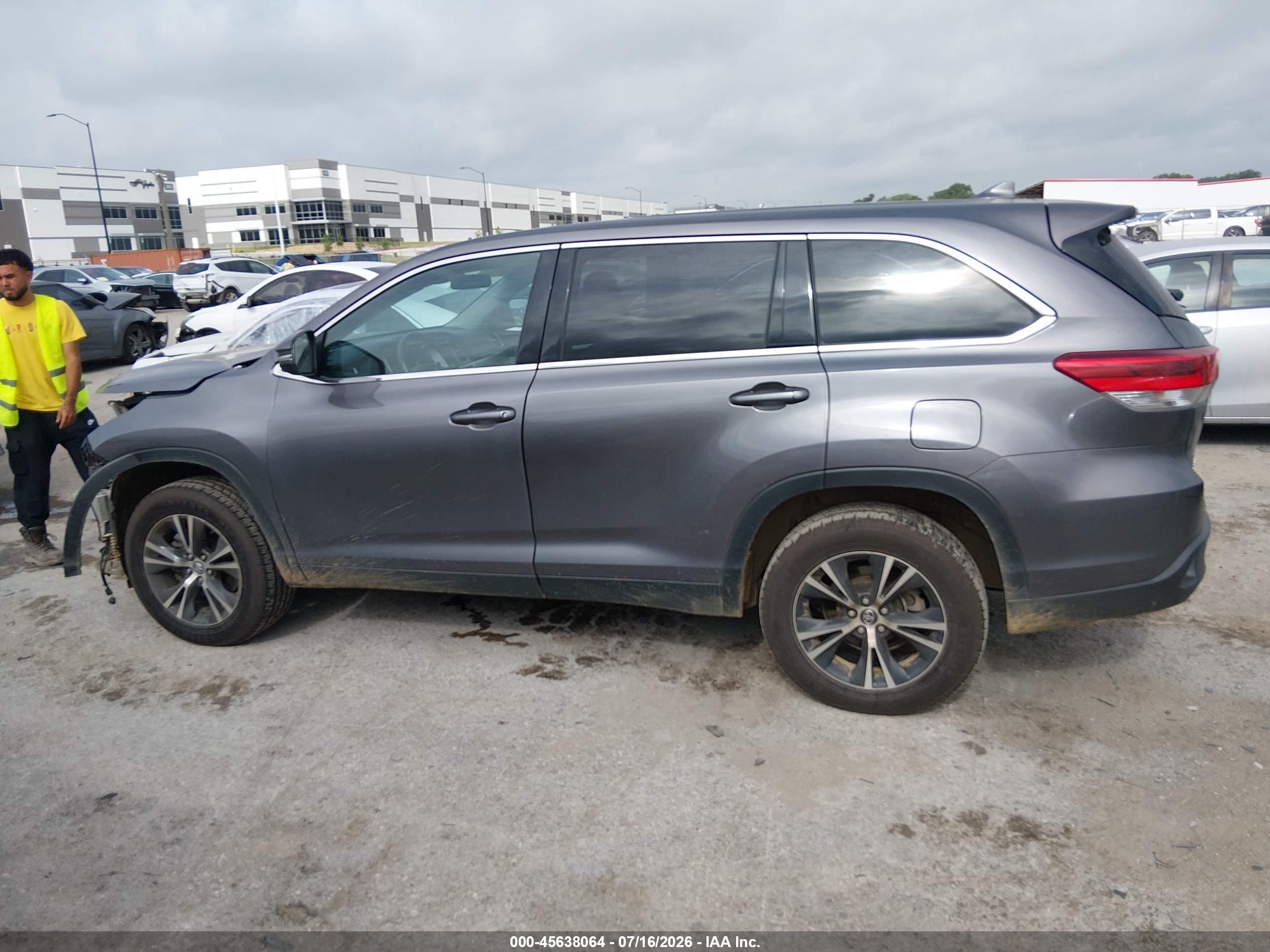 2019 TOYOTA HIGHLANDER LE PLUS