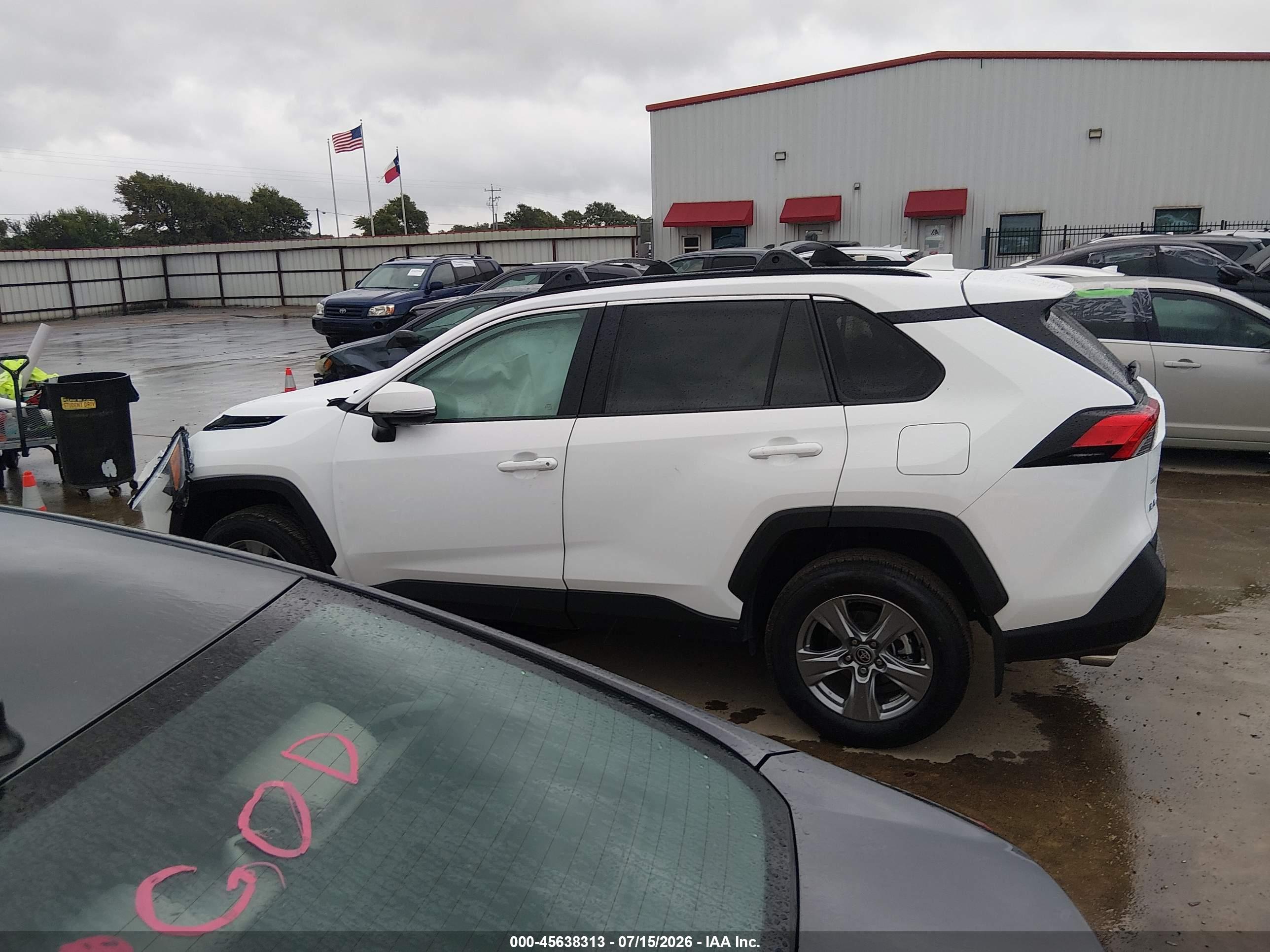 2024 TOYOTA RAV4 XLE