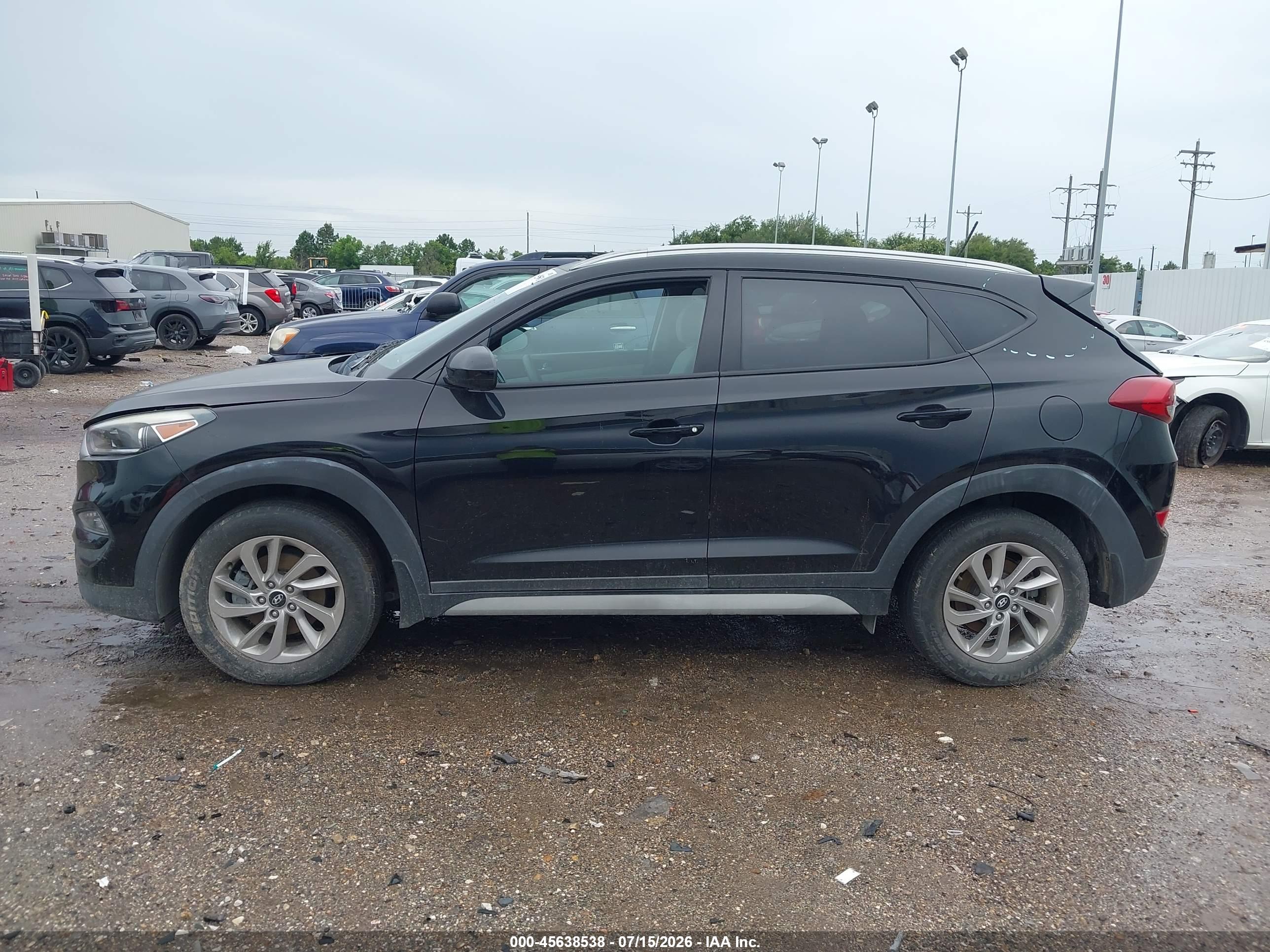 2017 HYUNDAI TUCSON SE