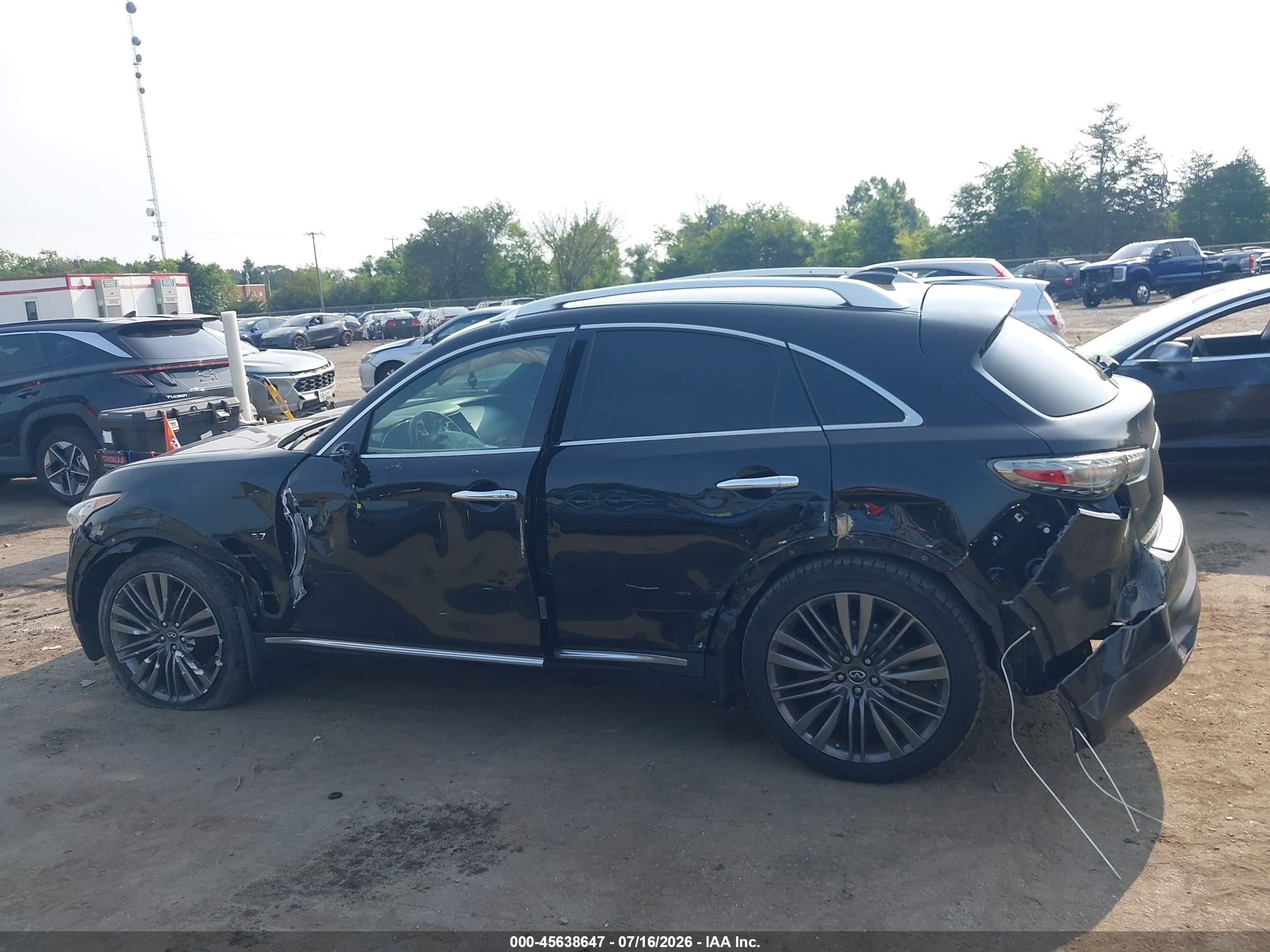 2017 INFINITI QX70