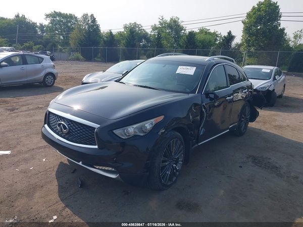 2017 INFINITI QX70