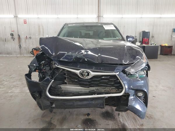 2022 TOYOTA HIGHLANDER LE