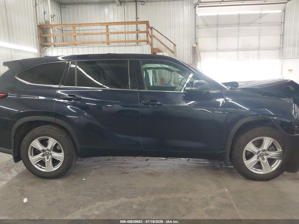 2022 TOYOTA HIGHLANDER LE