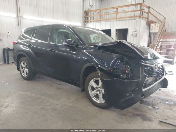 2022 TOYOTA HIGHLANDER LE