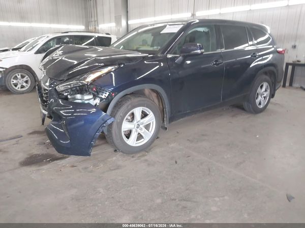 2022 TOYOTA HIGHLANDER LE