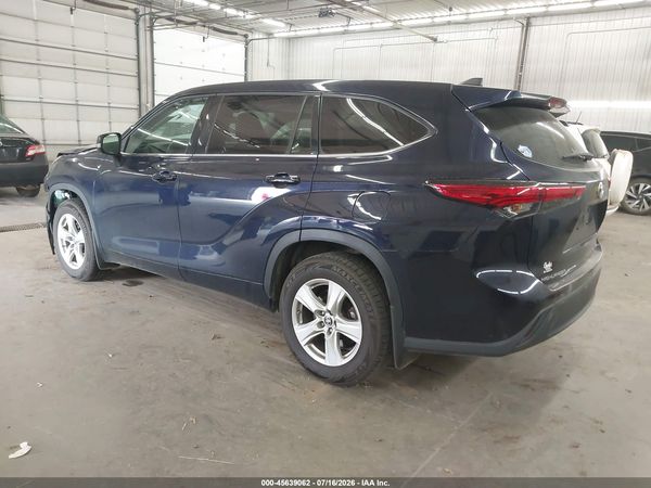 2022 TOYOTA HIGHLANDER LE
