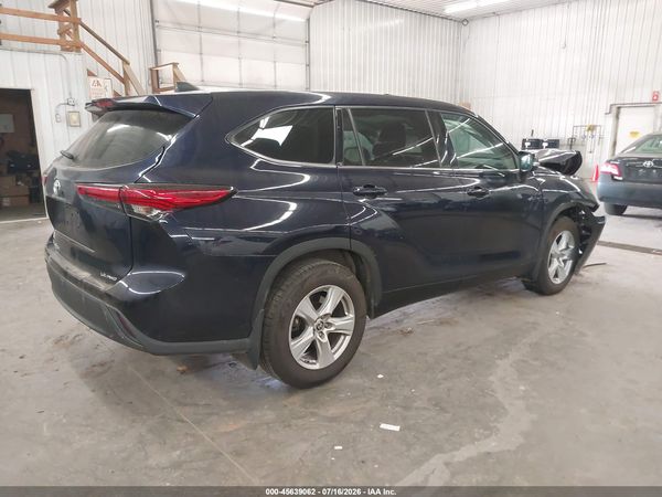 2022 TOYOTA HIGHLANDER LE