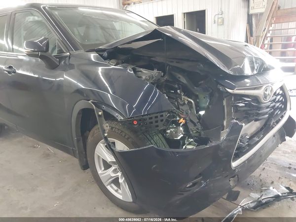2022 TOYOTA HIGHLANDER LE