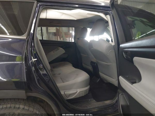2022 TOYOTA HIGHLANDER LE