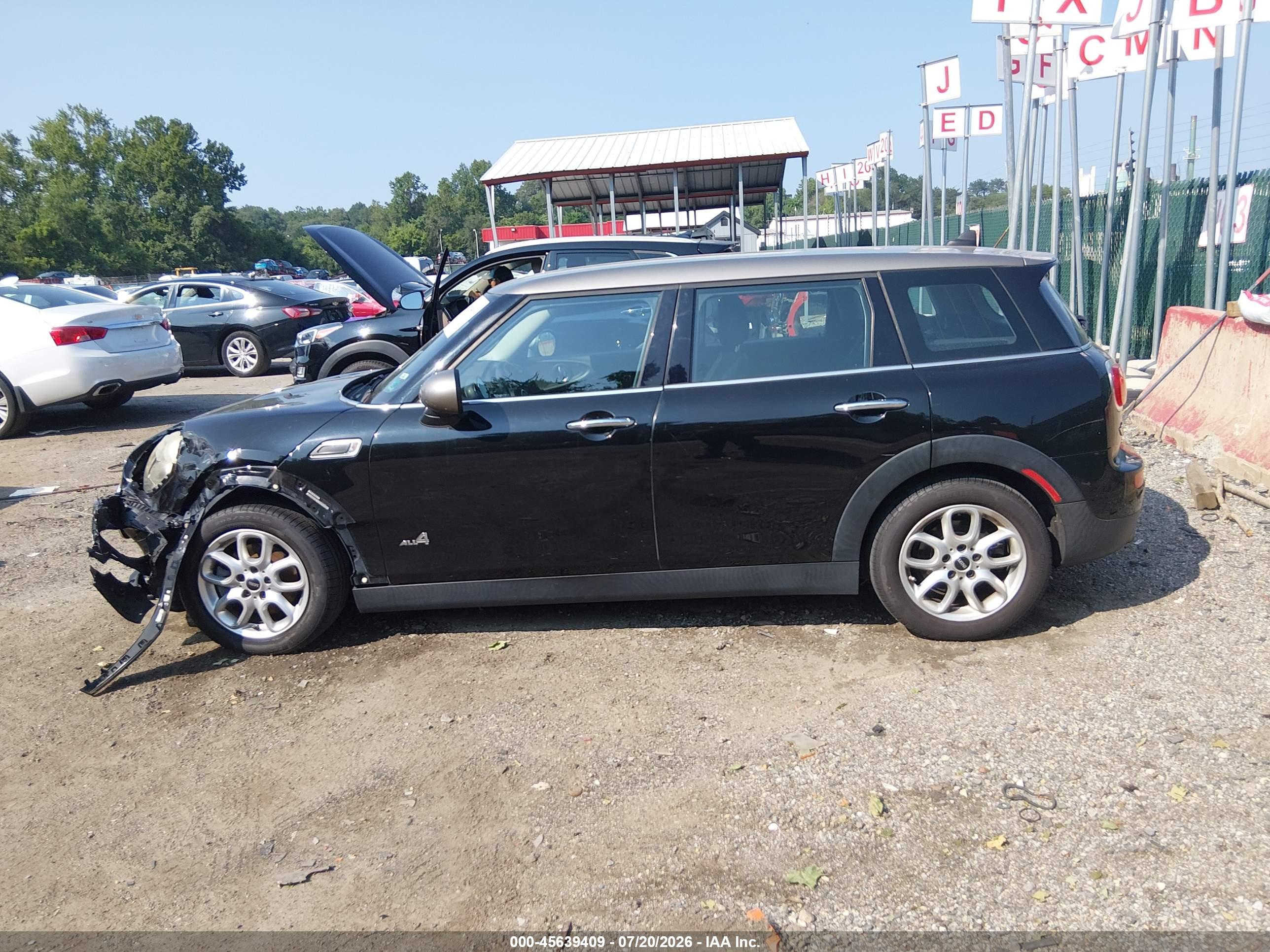 2017 MINI CLUBMAN COOPER