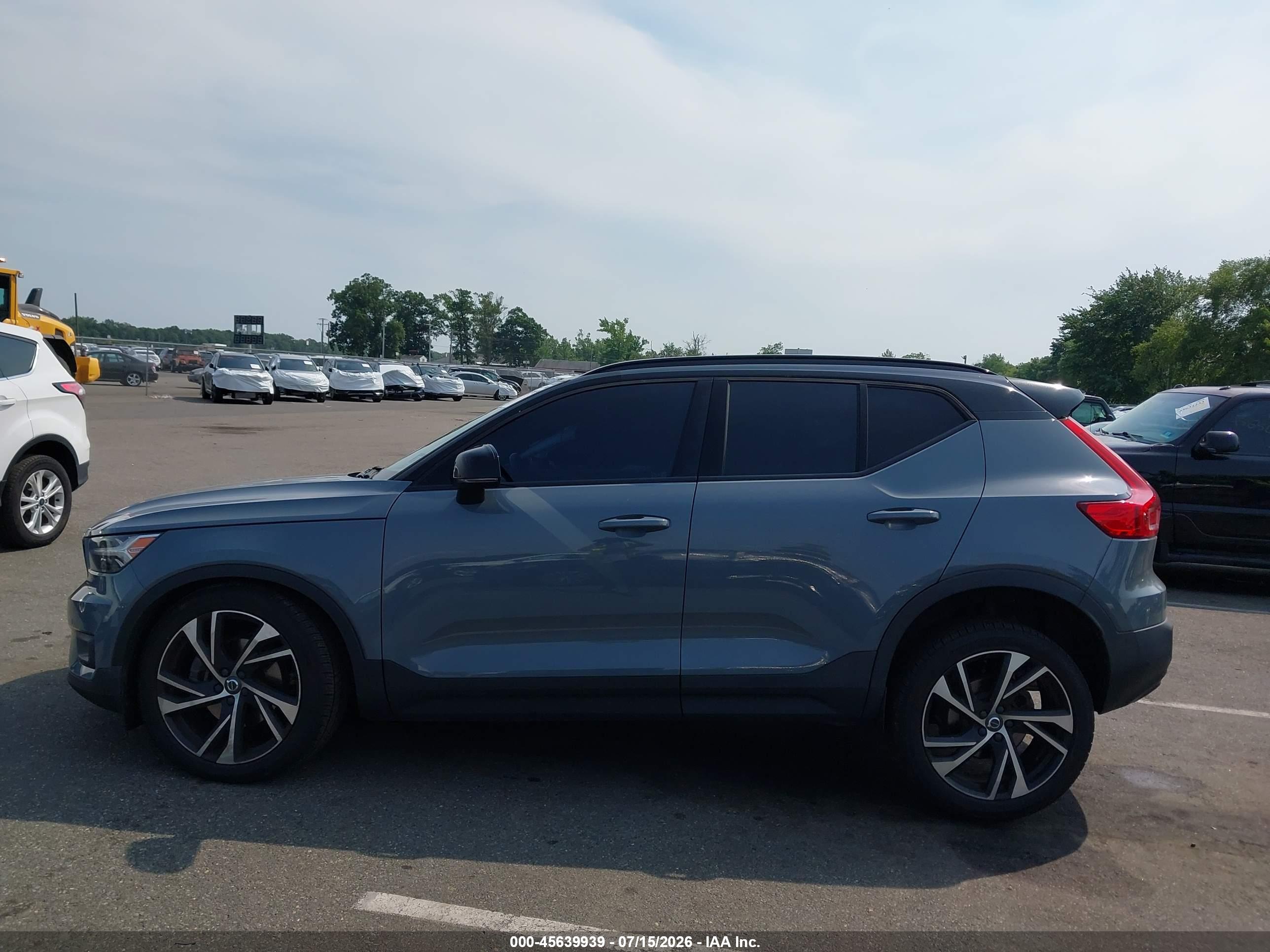 2021 VOLVO XC40 T5 R-DESIGN