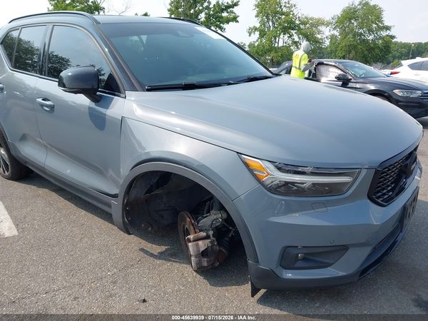 2021 VOLVO XC40 T5 R-DESIGN