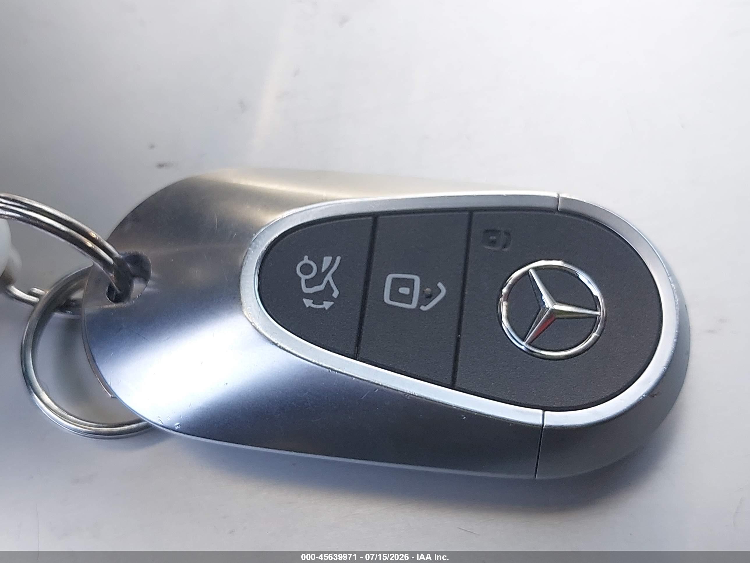2025 MERCEDES-BENZ C 300 C300
