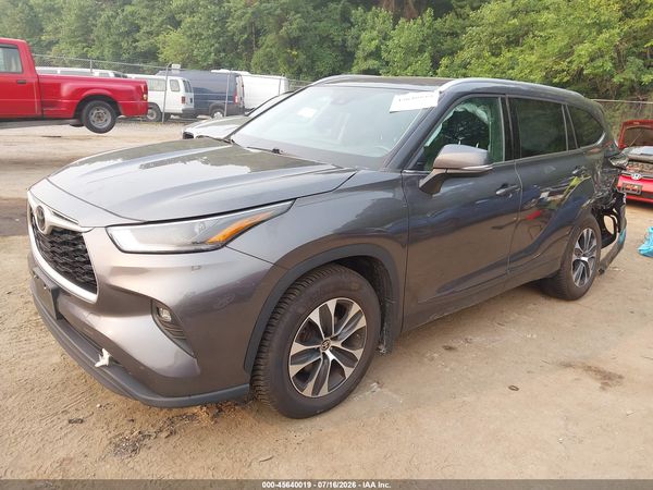 2022 TOYOTA HIGHLANDER XLE