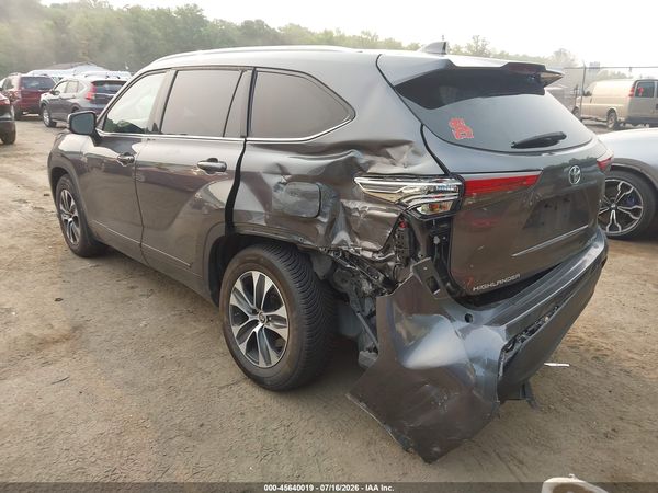 2022 TOYOTA HIGHLANDER XLE