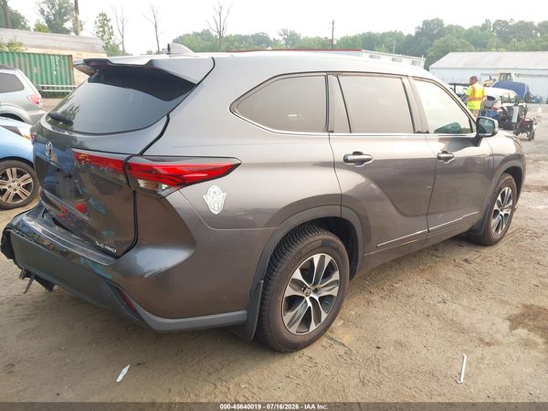 2022 TOYOTA HIGHLANDER XLE