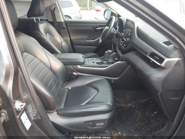 2022 TOYOTA HIGHLANDER XLE