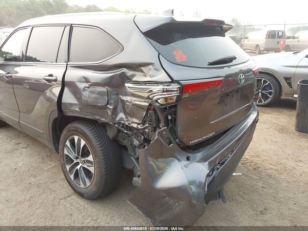 2022 TOYOTA HIGHLANDER XLE