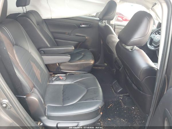2022 TOYOTA HIGHLANDER XLE