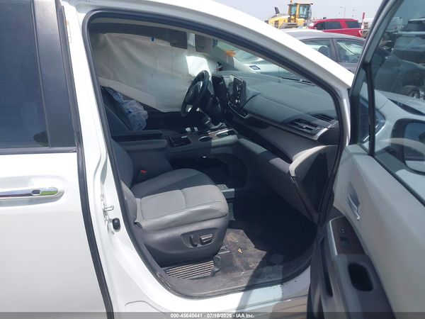 2022 TOYOTA SIENNA XLE