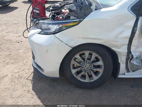 2022 TOYOTA SIENNA XLE