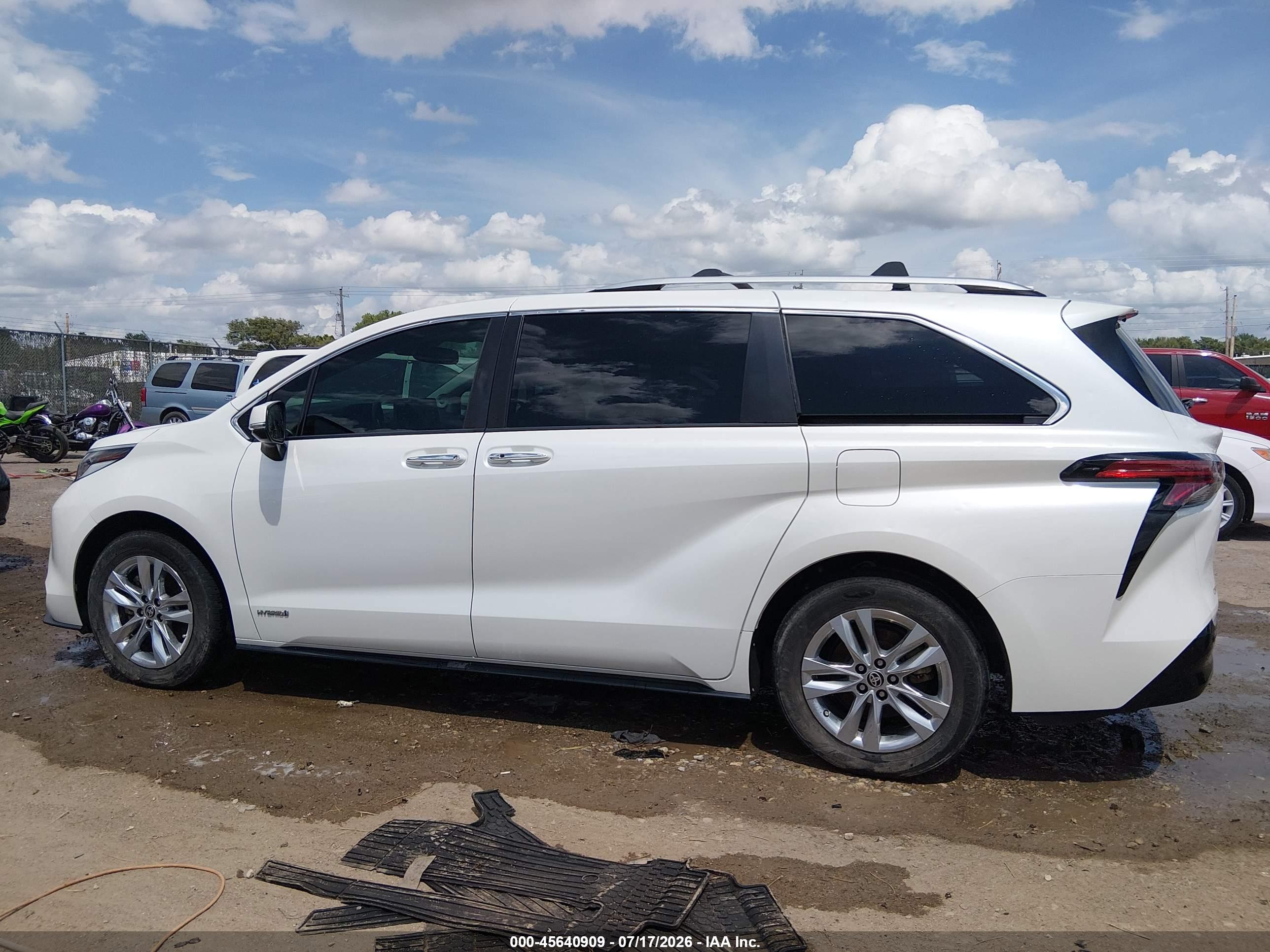 2021 TOYOTA SIENNA LIMITED