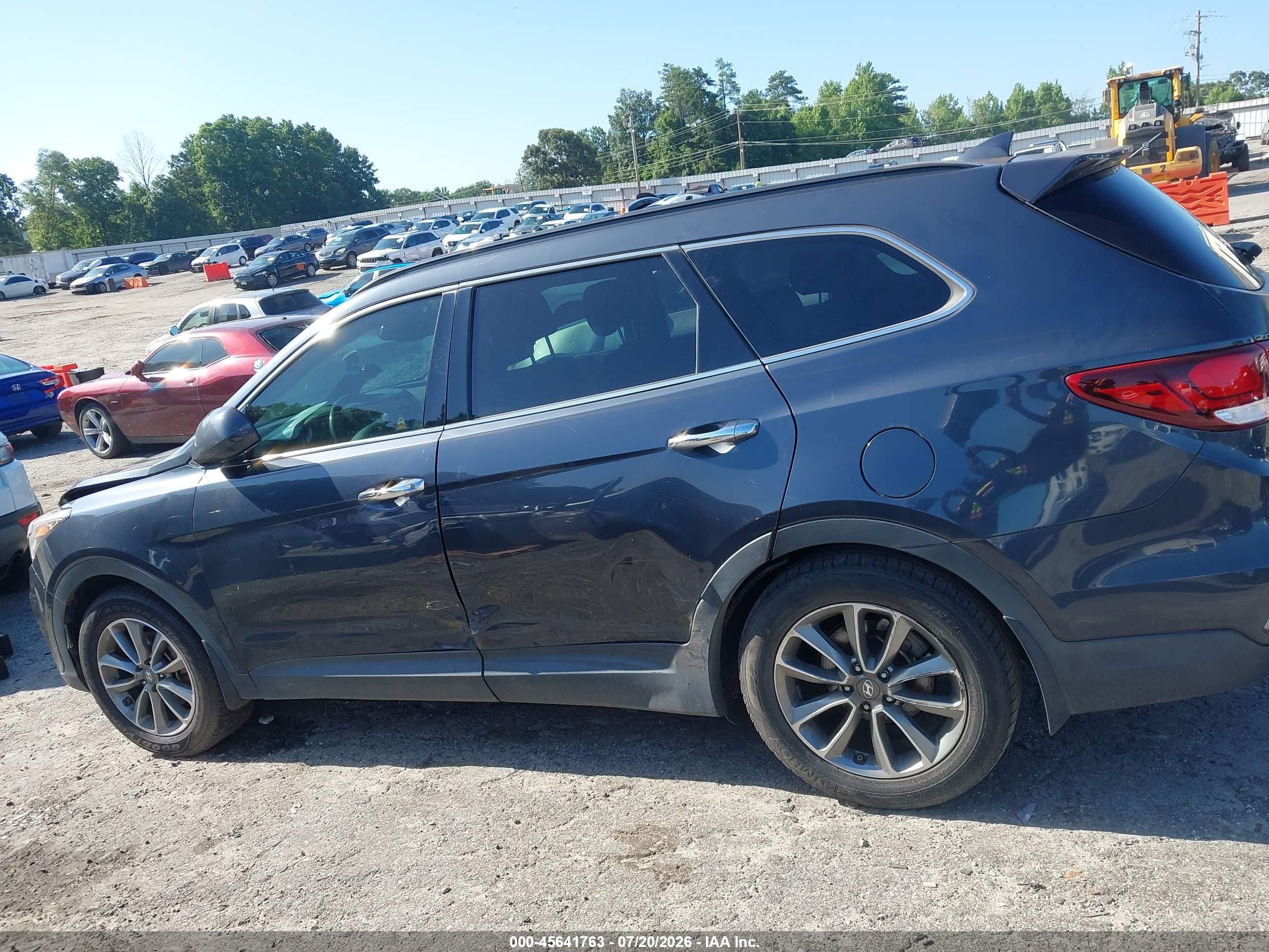 2017 HYUNDAI SANTA FE SE