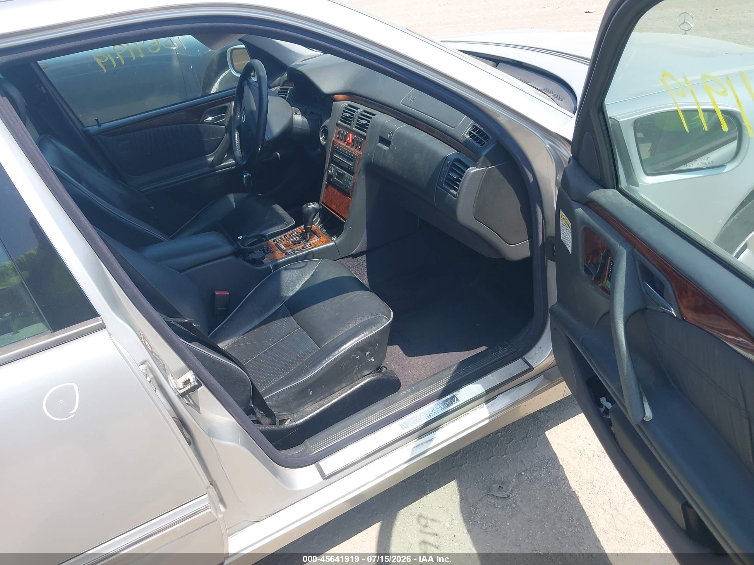 2000 MERCEDES-BENZ E 320 E320W 4-Matic