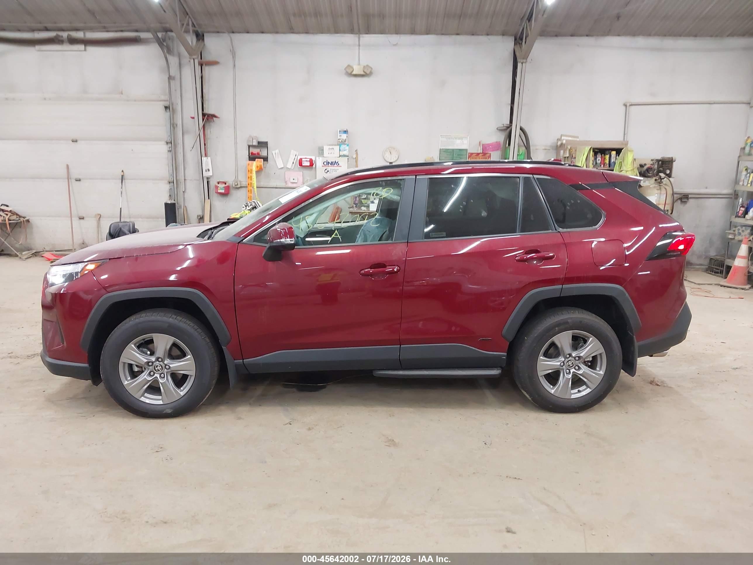 2024 TOYOTA RAV4 HYBRID XLE