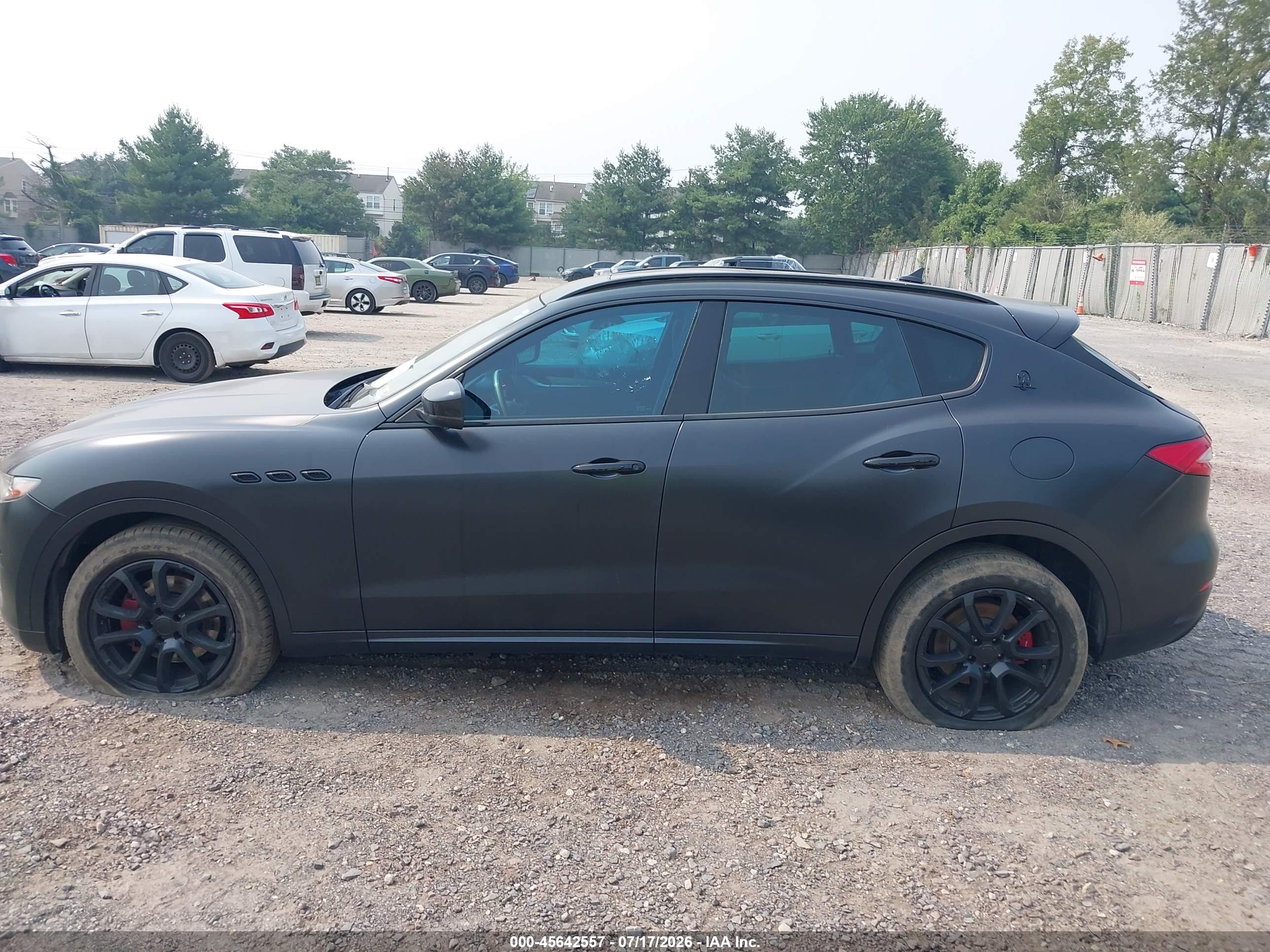 2017 MASERATI LEVANTE Luxury