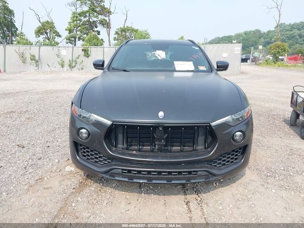2017 MASERATI LEVANTE Luxury