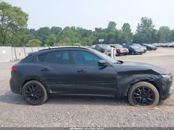 2017 MASERATI LEVANTE Luxury