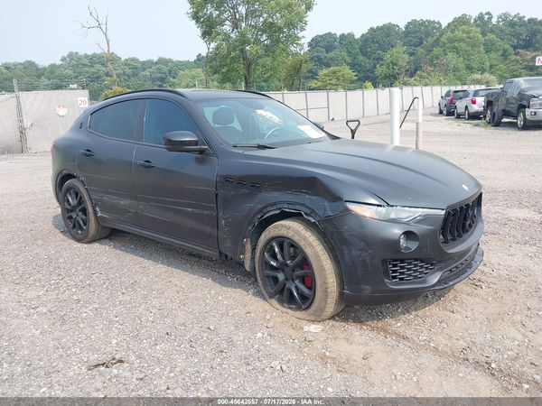 2017 MASERATI LEVANTE Luxury