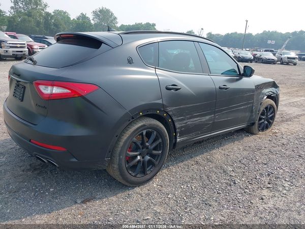 2017 MASERATI LEVANTE Luxury
