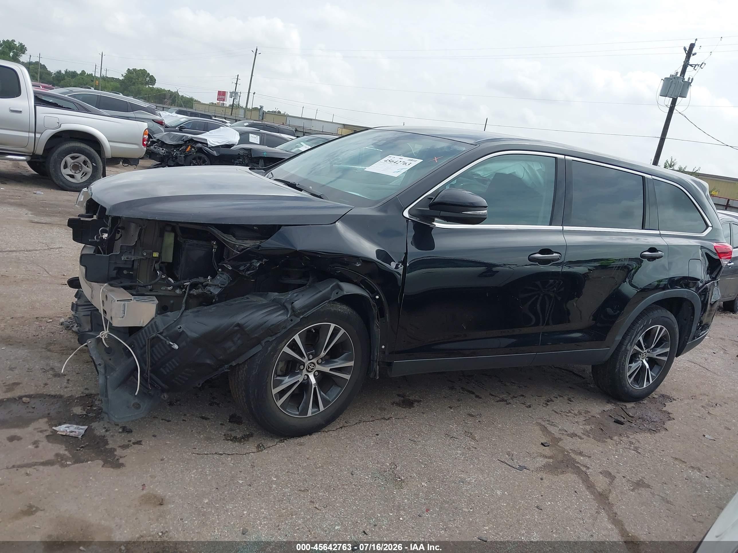 2019 TOYOTA HIGHLANDER LE