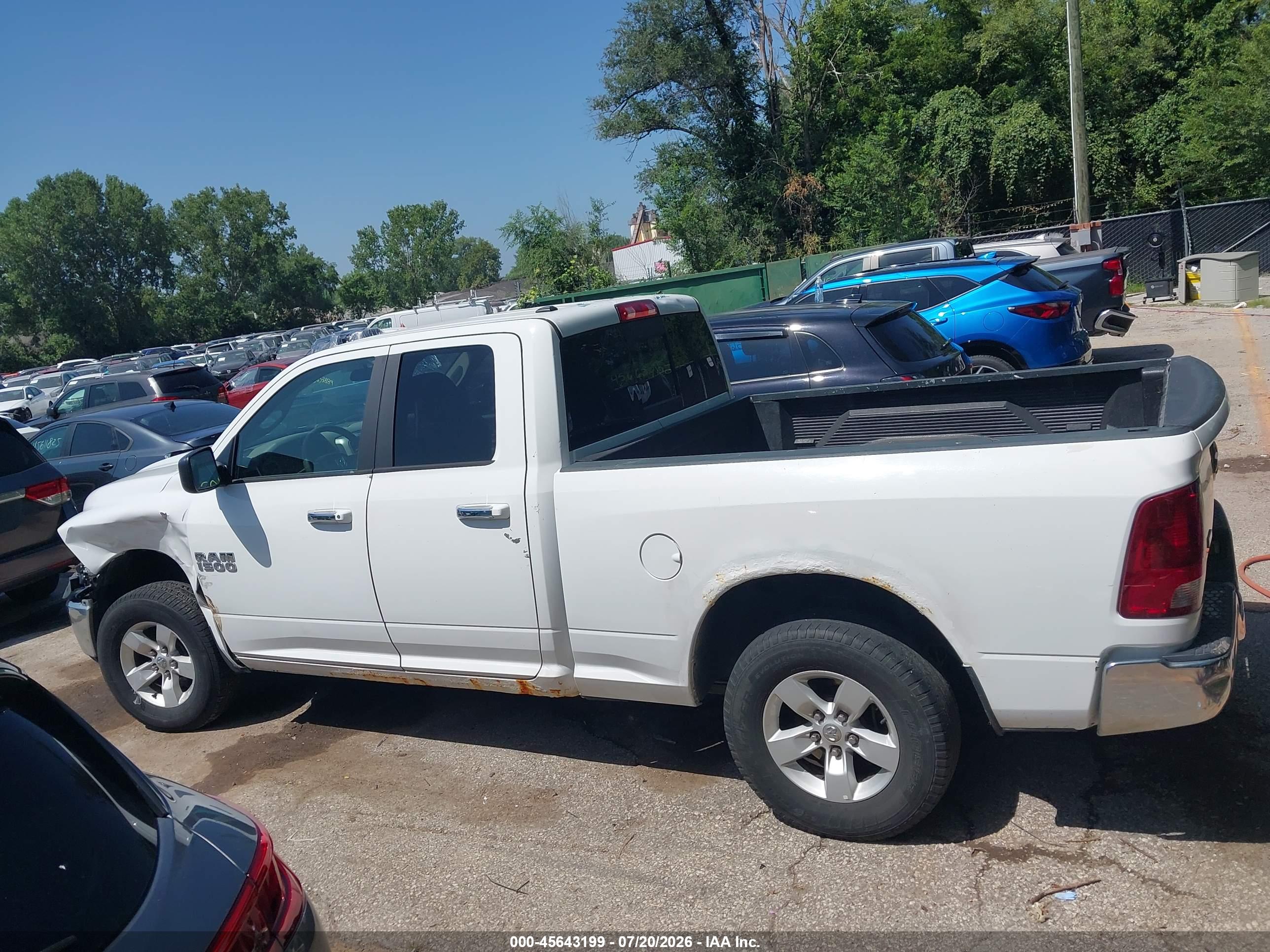 2017 RAM 1500 SLT  4X4 6'4 BOX