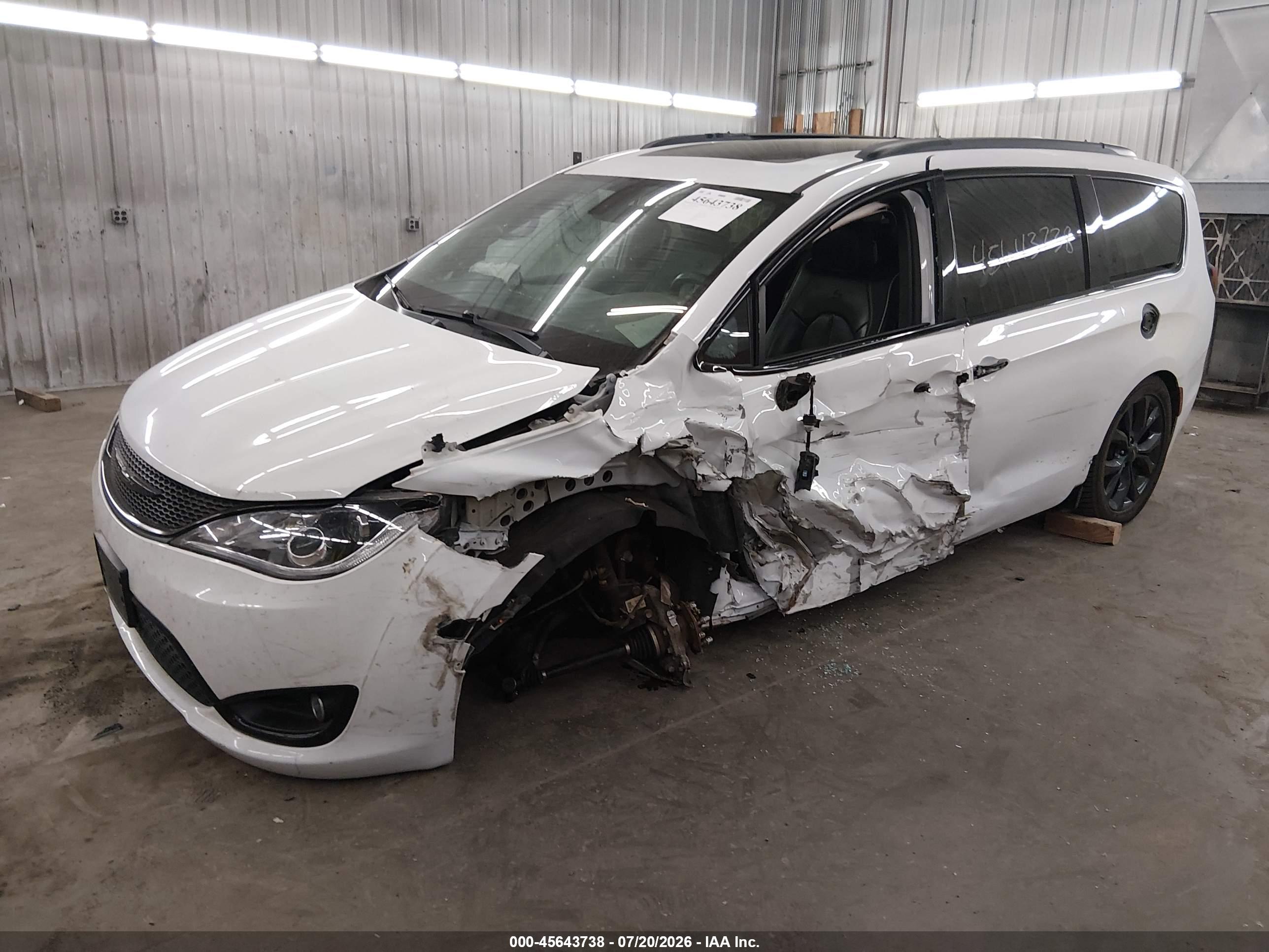 2018 CHRYSLER PACIFICA LIMITED — I2