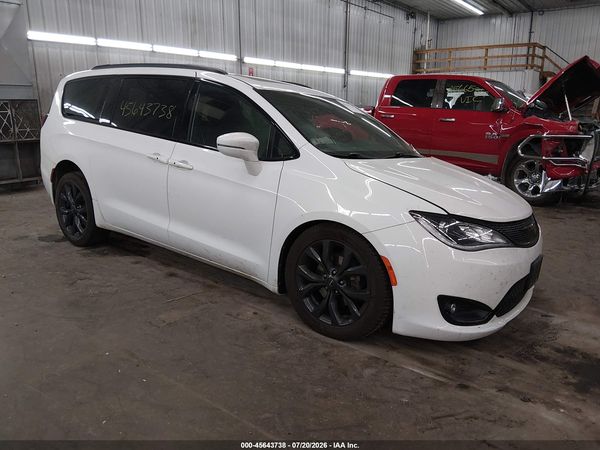 2018 CHRYSLER PACIFICA LIMITED — I1