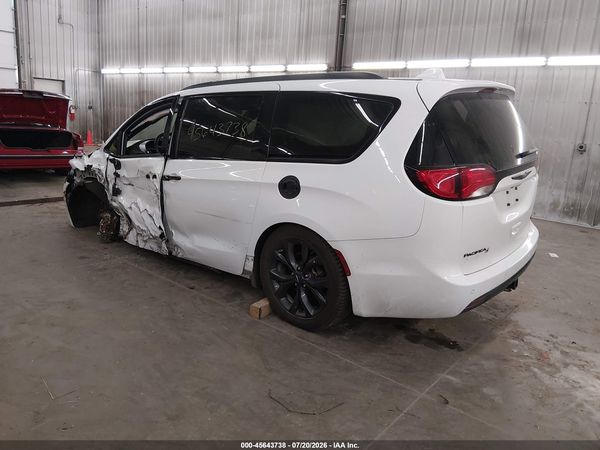 2018 CHRYSLER PACIFICA LIMITED — I3