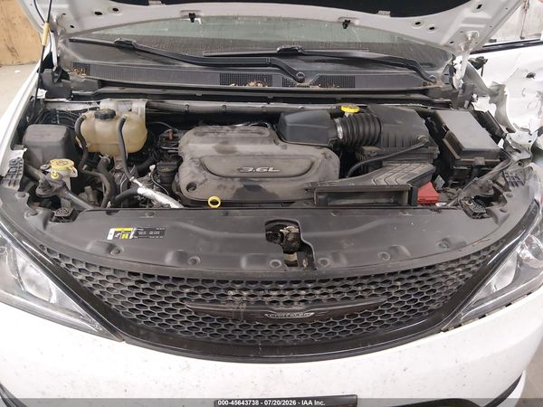 2018 CHRYSLER PACIFICA LIMITED — I10