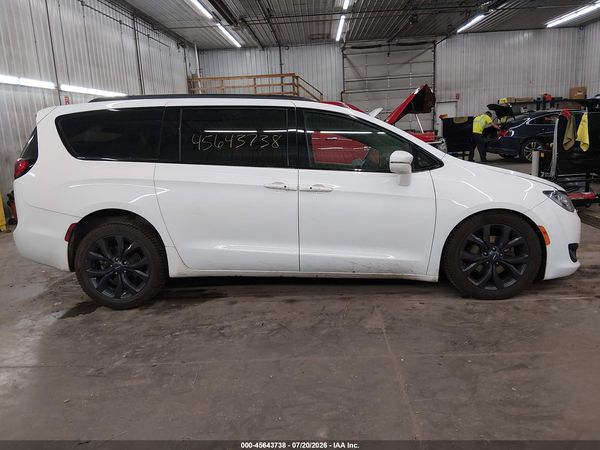 2018 CHRYSLER PACIFICA LIMITED — I116